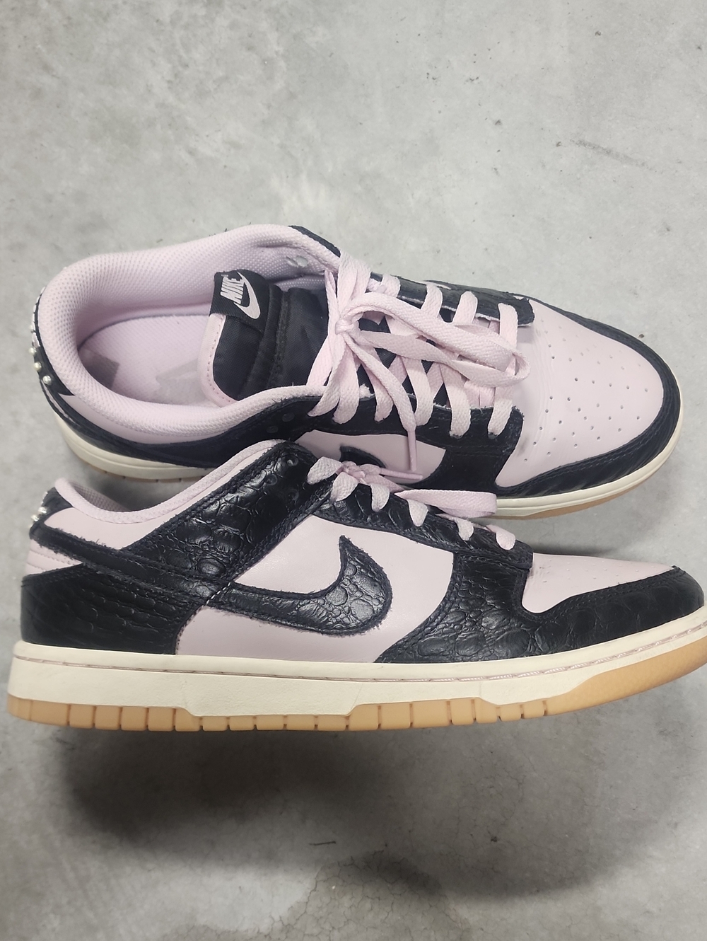 Nike Women's Low-Top Sneakers — Light Pink & Black